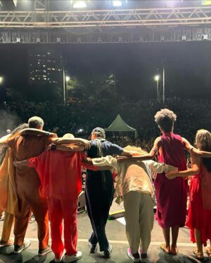 Chico César Instagram - Ontem rolou Ao Arrepio da Lei no Parque das Nações Indigenas, no projeto MS Ao Vivo. Plateia linda, calorosa e arrepiante. 
Campo Grande, amamos tocar aí! Até breve! 

@oficialchicocesar 
@fontanetti 
@jotaerreoficial 
@swamijr.oficial 
@___layyla 
@alinefalcaomusica 

@cibeleminderluthier 
@nishidajapones 
@evaldoluna 
@eduardoperucci 
@marisabentivegna 
@silribas 
@fetein 
@lfmaisc 
@biawetzel