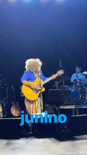 Chico César Instagram - foi muito lindo ontem nosso Junino em Brasília na premiação da @fundacaobb. comigo @sintiapiccinsax @richardfermino @escurinho_jonas @gledsonmeira @lanaferreirabass @helinhomedeirosoficial. e @marisabentivegna @andrekbelo @eduardoperucci @cibeleminderluthier @silribas (vídeo) @lfmaisc. amanhã é na Bahia, no Terraiá, no Solar do Unhão.