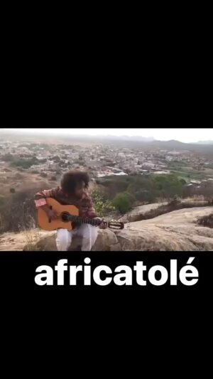 Chico César Instagram - ontem, 26 de maio, minha Catolé do Rocha completou 189 anos de emancipação política; e anteontem, 25, foi dia da África. da mama África. é o que sou, o que me forma, o que me sopra por dentro e anima. um afro-sertanejo cujo baobá é um pé de juazeiro. o fruto do cardeiro no meu coração béradêro. parabéns, Catolé. te louvo todo dia, minha praça de guerra afrodiaspórica e quilombo meu. sou teu griot e grito.

PS: essa música de nosso educador Frei Marcelino🎵❤️🙏🏿🌵