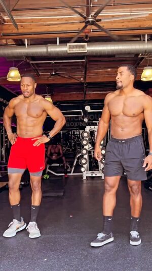 Chido Nwokocha Instagram - Quick work cardio & core w/ @gainsbygaines 
.
.
#summertime #fitnessmotivation #glow #biggoals