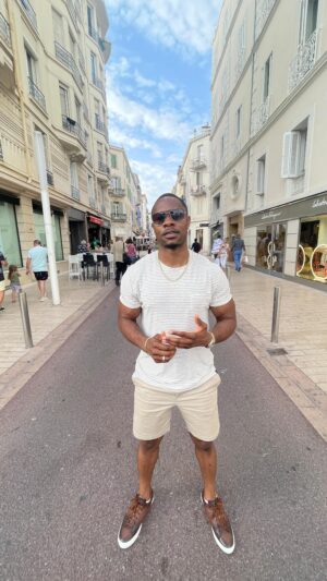 Chido Nwokocha Instagram - Travel Me 🌏 💼 …
.
.
.
👕 @banibaby 
.
#europe #italy #france #vacation #travel