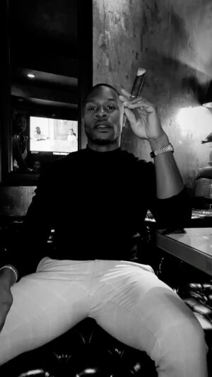 Chido Nwokocha Instagram - Don’t mind me…
.
.
.
🎥 @luvcrystalrenee 
.
#atlanta #haveaseat #latenights #anotherround