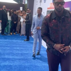 Chido Nwokocha Instagram - BET AWARDS 2024 🥂 …
.
.
.
Styled by: @theincogneedle 
💈 @tiffthebarber 
Suit: @rontomson 
👞 @ferragamo 
.
#betawards #mensfashion #blue #summertime