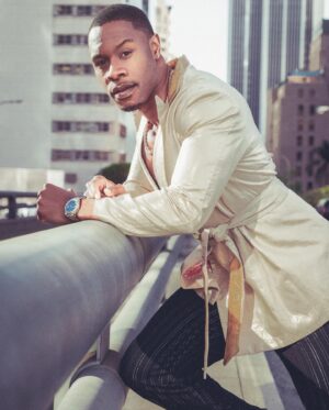 Chido Nwokocha Instagram - Golden hour…
.
.
.
🍫☀️ 
.
📸 @nogenbeckphoto 
👔 @jonathanmarcstein 
🪞 @karissalynnbeautyink 
.
#sunkissed #chocolate #glow