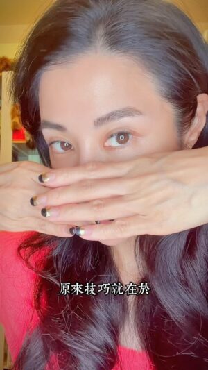 Chien-rong Lee Instagram - 野生眉讓人回春！現在最流行的野生眉不再只是年輕美妹的專利，即便是過了四字頭的熟女們，學會這些畫眉技巧，馬上有「拉提上半張臉」，拉皮免開刀的效果喔！年輕20歲視覺效果很有感！
#野生眉 #回春化妝技巧 #熟女們學起來 #蒨蓉美妝教學 #beauty101
