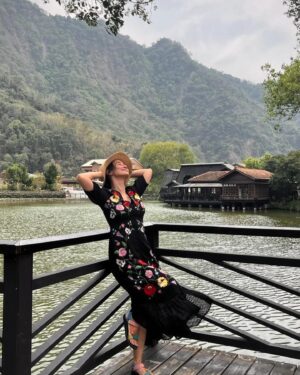 Chien-rong Lee Instagram - 台灣是塊寶島，處處有美景，美麗的湖光山色，懷舊老街，隨便拍，照片都好有味道～ 誠心盼望搜救任務能傳出好消息，後續重建一切順利，讓花蓮的好山好水，再次被看見！#車埕車站 #南投日月潭￼