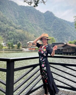 Chien-rong Lee Instagram - 台灣是塊寶島，處處有美景，美麗的湖光山色，懷舊老街，隨便拍，照片都好有味道～ 誠心盼望搜救任務能傳出好消息，後續重建一切順利，讓花蓮的好山好水，再次被看見！#車埕車站 #南投日月潭￼