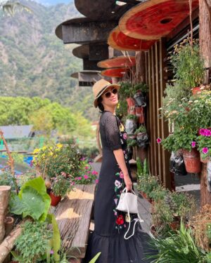 Chien-rong Lee Instagram - 台灣是塊寶島，處處有美景，美麗的湖光山色，懷舊老街，隨便拍，照片都好有味道～ 誠心盼望搜救任務能傳出好消息，後續重建一切順利，讓花蓮的好山好水，再次被看見！#車埕車站 #南投日月潭￼