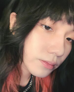 Chih-Siou Instagram - .
這樣的長髮男 你捨得痛扁?