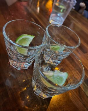 Chih-Siou Instagram - .
人生第14次喝酒
第1次喝Tequila 
喝ㄌ3杯💕一點感覺也沒有(⁎⁍̴̛ᴗ⁍̴̛⁎)

照片/ @samchangraphy