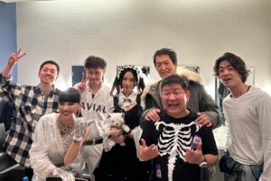 Chihara Junia Instagram - HONEYBADGER初ライブ
楽しかったー

#ハニーバジャー
#チャンス大城
#アンミカ
#蔦谷好位置 
#nico
#大東駿介 
#ファーストサマーウイカ