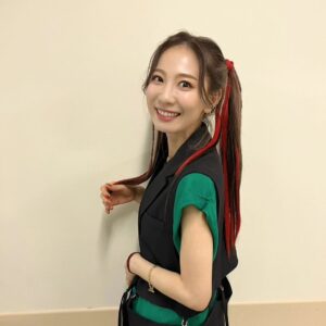 Chika Anzai Instagram - 【グリユニショー載せきれなかった写真たち】

①動画だったごめんぴ😉

②わたしもしおんぬもキャラ合わせでエクステつけてもろたよ✌️✌️

③④⑤今回もし最後だったら後悔しないためにもちせさんに合わせて高めツインテに挑戦しました…この高さは小学生ぶりですね…貴重な経験をありがとうちせ🥲

⑥中に着てたグッズT！実は襟と袖を切り取って着てました！キービジュでちせが腕まくりしてるの見てわたしも腕まくりしがちなので嬉しかったです🥰

⑦イベント終わって楽屋行ったらいちご大福が…え…スタッフさん用意してくれたのかな…って詩音ちゃんとわたわたしてたんだけど真相はわからず😇とりあえず美味しかったですありがとうございます🥰

⑧広瀬くんお誕生日おめでとうケーキが登場🎂9日です皆さんもお祝いしましょう🎉

そんなこんなで、夢のように楽しい時間でした…！！
グリッドマンユニバース最高だって気持ちを皆さんと共有出来て幸せでしたありがとうございました！！

#GRIDMAN_UNIVERSE