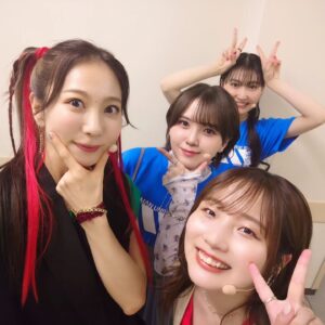 Chika Anzai Instagram - 【グリッドマンユニバースショー】

ご来場&配信でのご視聴ありがとうございました！！

またあの物語に飛び込めた感覚を、グリッドマンファンの皆様と味わえて嬉しかったです😍

収録では会えなかったキャストともこのイベントで会えたり、内田真礼氏とオーイシマサヨシ氏の歌唱も楽しめて最高でした🫶

ショーはアクターさんの迫力満載なアクトに、わたしもお客様と同じく興奮しまくり！！
グリッドマンさんはもちろん、皆さんかっこよすぎた…パワー与えてからの逆転劇ってやっぱり熱い😭👏👏
あと個人的に、ちせの音頭でバトルゴーを今回も言わせてもらえたのめちゃ幸せでした…！！！

またいつか、この素敵な作品を皆様と楽しめますように…🍬

最高に熱い時間をありがとうございました！！！

📷
①声優陣だけですが、出演者の皆様と✌️
グッズTかわいすぎる〜！
今回は相手役と色交換っていうエモ演出でした🥰

②ガウマ隊&ヒメ〜🫶🫶
朗読のガウマ&ヒメ最高すぎましたね🤦

③ダイナゼノン・チーム人間！
なんか後ろの人たちハート失敗してる🤔

④ゆめちゃんあかりんしおんぬ🫶
ゆめちゃんもあかりんも久しぶりに話せて嬉しかった〜！

⑤うえしゃまも🥰🫶🫶
アッカネさんと朗読新鮮すぎた楽しかった🥳

⑥しおんぬーん！
……なんすかこのポーズ🤔って思ったそこのあなた！わたしもわかりません！しおんわかやまさん考案のなんか可愛いポーズです！！！「ちかさんこのポーズで撮りましょう✌️」ってカメラ前でこのポーズのままわたしを待ってました！なぞかわいい！

⑦えのきじゅんや🍄とってもぴんくがにあってました🍄

⑧真礼あぁああああ🥰🫶🫶🫶🫶
信じられないほどかわいすぎて朝早かったのに会えた瞬間眠気吹っ飛ぶ威力でしたヒメイメージのヘアスタイルも最高すぎて同じ時を生きていることにひたすら感謝ですし歌唱も聴けて幸せの極みでしたありがとうございましただいすき🙏🙏🙏🙏

他にもまだソロショットとか色々あるので次の投稿で載せます〜🙋🌟

#GRIDMAN_UNIVERSE
