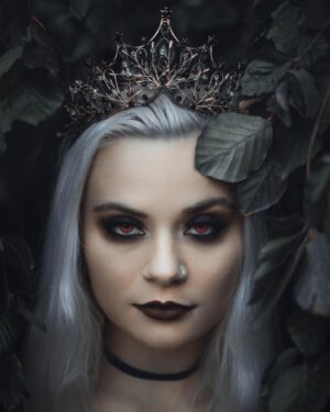 China Perruccio Instagram - Dracula’s Bride 🩸
•
•
•
📷: @speckofdustphotos