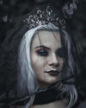 China Perruccio Instagram - Dracula’s Bride 🩸
•
•
•
📷: @speckofdustphotos