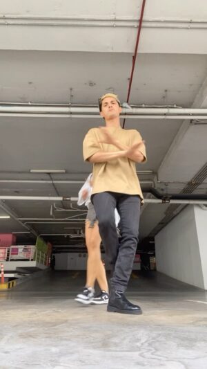 Chinawut Indracusin Instagram - เต้นกับตัวตึงรัชดาลัย @aobchoey #unavailablechallenge