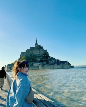 Ching-Tien Li Instagram - 北法 
最推薦去聖米歇爾山、象鼻海岸😍
海鷗肥肥的好可愛喔！
另外路途遙遠…
景點跟景點的車程 ，要好好評估！

躺在手機的庫存…趕緊發一發😗 
旅遊文無時間軸
