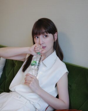 Ching-Tien Li Instagram - 每天都要喝到2000cc的水，
讓自己保持好的機能。
選對水很重要！

Volvic富維克是來自法國火山的優質PH中性軟水💚
日常泡茶選用富維克，獨特的天然礦物成份，能使茶的香氣更好！
我家裡都會放著富維克礦泉水，不管是喝水、泡茶，有它就很安心。

現在購買任何2瓶Volvic水，至Volvic活動網站登入發票，就有機會獲得東京來回機票！
https://bit.ly/44XKvyO
@volvicasia

#volvic 
#secrettoamazingteabrews