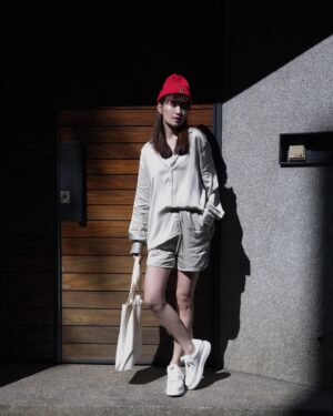 Ching-Tien Li Instagram - 甲辰龍年 🐲 🧧

服裝 @hot_girl_discount
鞋 @amaitw
