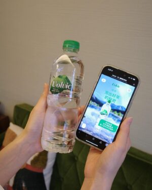 Ching-Tien Li Instagram - 每天都要喝到2000cc的水，
讓自己保持好的機能。
選對水很重要！

Volvic富維克是來自法國火山的優質PH中性軟水💚
日常泡茶選用富維克，獨特的天然礦物成份，能使茶的香氣更好！
我家裡都會放著富維克礦泉水，不管是喝水、泡茶，有它就很安心。

現在購買任何2瓶Volvic水，至Volvic活動網站登入發票，就有機會獲得東京來回機票！
https://bit.ly/44XKvyO
@volvicasia

#volvic 
#secrettoamazingteabrews