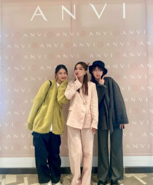 Ching-Tien Li Instagram - 金色系飾品控是我😗🫶
好喜歡 @anvistudios

恭喜松菸店開幕