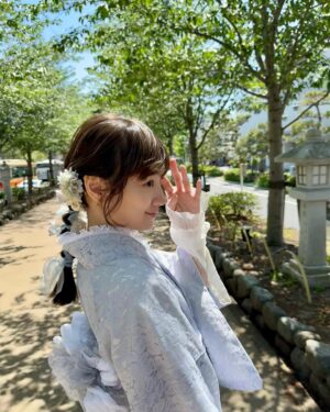 Ching-Tien Li Instagram - 日本

一直在吃布丁、銅鑼燒
吃到朋友問我是小叮噹嗎
（曝露年紀 現在沒有在說小叮噹了齁）
結果真看到專賣銅鑼燒店
一臉貪吃樣…..

和服🙏🏻我太佩服 行走實在太辛苦了
然後 什麼想拍海邊美女照 不可能 我只有長的像瘋婆子….拍拍風景就好