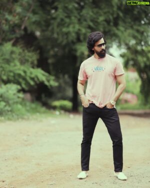 Chirag Jani Instagram - "Embrace the beauty of the present moment, wherever you may be 🌟 #LiveInTheNow #FindBeautyEverywhere" It's all about appreciating the now! 🌸✨
.
.
.
.
.
.
#chiragjaniactor #chiragjani #bearded #kaappaan #krack #dhamaka #thunivu #nayikadevi #gthefilm