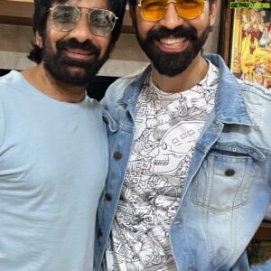 Chirag Jani Instagram - Watch world HINDI television premiere of one of my biggest BLOCKBUSTER ( 100cr  ) Film “DHAMAKA” TONIGHT 😍 on @zeecinema at 🕗 08:00pm 🔥

@peoplemediafactory @vivek_kuchibhotla @tgvishwaprasad @prasannakumarbezawada @ursvamsishekar @sujithkumarchowdarykolli @srinivas_raju_i @harish2you @actorjayaram_official 

#DHAMAKA #dhamakablockbuster #gratitude #thankyou #massmaharaja #raviteja #chiragjaniactor #sreeleela #jayram #tollywood #blockbuster #100crfilm