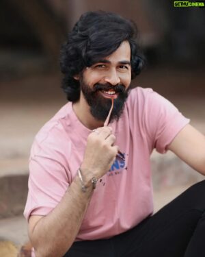 Chirag Jani Instagram - "Face every situation with a grin, let your smile always win" 😁 
.
.
.
.
.
.
.
#HaveABrightDay  #bearded #chiragjani #chiragjaniactor
#amigos #weekend #possitivevibes #smile #picoftheday #like