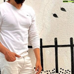 Chirag Jani Instagram - Wild and free just like the sea...! " KHALASI "
.
.
.
.
#ChiragJani #actor #white #celeb #simplicity #fashion #talent #coke #khalasi #sailor #sea #free #success #fans #happiness #actorlife #movies #trending #celebrity #celebration #bollywood