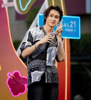 Chisanupong Paungmanee Instagram - SONGKRAN FESTIVAL 💦

“SMART” 

#yomaentertainment 
#smartchisanupong 
#smartcsnp
#สมาร์ทชิษณุพงศ์