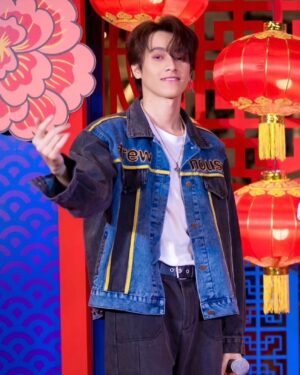 Chisanupong Paungmanee Instagram - 🎤🥰 

#smartchisanupong 
#smartcsnp #ปีโป้ของต้าวมาร์ท 
#happychinesenewyear2024
#yomaentertainment