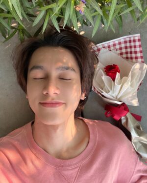 Chisanupong Paungmanee Instagram - 🌹🩷💋 

#smartchisanupong 
#smartcsnp #ปีโป้ของต้าวมาร์ท 
#valentinesday