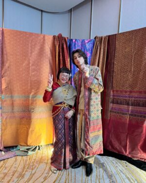 Chisanupong Paungmanee Instagram - 🤍✨

#smartchisanupong 
#สมาร์ทชิษณุพงศ์ 
#พรหมลิขิต 
#ผ้าไทย
#yomaentertainment