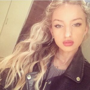 Chloe Arrowsmith Instagram - 💋👸🏼👄
