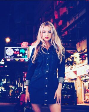 Chloe Arrowsmith Instagram - 🇭🇰🇭🇰🇭🇰There's something special about Hong Kong. Every time I visit I fall in love with it a lil more. #HK adventures 💕🇭🇰 #tsimshatsui #hongkong #tb