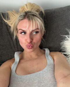 Actress Chloe Burrows HD Instagram Photos and Wallpapers July 2024