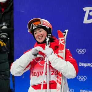 Chloé Dufour-Lapointe Instagram - Il y a 4 ans, une petite voix au fond de moi me disait de continuer, de ne pas abandonner et qu’il y avait encore quelque chose en moi... une petite flamme. Mes 4e Jeux Olympiques furent d’abord un rêve, puis une quête. Cette motivation et ce désir ont su grandir durant ces quatre dernières années à travers les entraînement et l’apprentissage d’un nouveau saut. C'est là que mon feu c'est tranquillement rallumé. Ce fut un cycle olympique parsemé de hauts, de bas et de défis, autant grands que petits. Ces défis m’ont fait évoluer, grandir et être une meilleure athlète. Par dessus tout, je me suis retrouvé! J'ai retrouvé la Chloé qui ski sans penser, avec passion, énergie et engagement ! Le 6 février 2022, j'ai performé et skié avec fierté, liberté, amour et passion! Cette sensation, je l’aurai à tout jamais imprégnée dans ma tête et dans mon corps. Je vais toujours m'en rappeler. Ce n’est peut-être pas une médaille que j'ai recolté, mais ce n'est qu'une question de perception, car pour moi, j’ai accompli mon rêve! Je me suis prouvé une chose: un feu n’est jamais éteint tant et aussi longtemps que l'on continue d’y croire! 🤍
.
✨ 4 years ago, a little voice inside me told me to keep going, not to give up and that there was still something in me... a little and tiny flame. My 4th Olympic Games were first a dream, then a quest. This motivation and this desire have grown over the past four years through training and learning a new jump. This is where my fire quietly rekindled. It was an Olympic cycle filled with ups, downs and challenges, both big and small. These challenges made me evolve, grow and be a better athlete, but above all, I found myself! I found the Chloé who skis without thinking, with passion, energy and commitment! On February 6, 2022, I performed and skied with pride, freedom, love and passion! This feeling, I will have it forever impregnated in my head and in my body. I will always remember that. It may not be a medal that I won, but it's only a matter of perception, for me, I accomplished my dream! I proved one thing to myself: a fire is never extinguished as long as we continue to believe in it!
.
📸: @teamcanada
#ideashappenhere