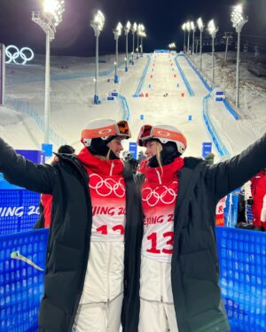 Chloé Dufour-Lapointe Instagram - Aujourd’hui, c’est la fête de ma petite sœur @justinedufourlapointe ! Un petit bélier qui ne se laisse pas piller sur les pieds mais qui a un cœur en or et une joie de vivre contagieuse! Je t’aime 🤍👯‍♀️🤍