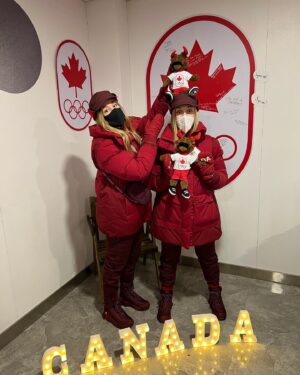 Chloé Dufour-Lapointe Instagram - Aujourd’hui, c’est la fête de ma petite sœur @justinedufourlapointe ! Un petit bélier qui ne se laisse pas piller sur les pieds mais qui a un cœur en or et une joie de vivre contagieuse! Je t’aime 🤍👯‍♀️🤍