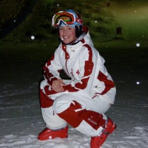 Chloé Dufour-Lapointe Instagram - 🤍 Ne jamais cesser d'y croire!! Ce sont ces mots qui m'ont motivé ces derniers mois et qui m'amènent aujourd'hui à vous annoncer fièrement que je suis officiellement qualifiée pour mes 4e Jeux Olympiques !! 😇
.
La route depuis PyeongChang n'a certainement pas été la plus facile… mais je me suis toujours relevée! Plusieurs ne croyaient même plus en mes chances de me qualifier pour Pékin, mais moi, je n'ai jamais cessé d'y croire. Ces Jeux, je les voulais et j'ai tout donné jusqu'à la dernière compétition! Je ne pourrais être plus fière de moi! 🙏
.
👩‍👧‍👧 Ce sera un réel bonheur de vivre ces jeux olympiques non seulement avec ma sœur @justinedufourlapointe, mais également avec ma grande sœur @maximedufourlapointe qui sera là avec nous en tant que mentor pour @teamcanada! J'irai en tête avec l'idée d'avoir du plaisir et aucun regret! 🙃
.
Merci à tous ceux et celles qui ont toujours continué d'y croire comme moi! Vos encouragements et vos mots m'ont guidé tout au long de ce processus et je vous en remercie du plus profond de mon cœur! Merci tout spécial à mes précieux commanditaires. Vous avez fait une réelle différence dans ma vie et plus particulièrement cette année. Sans vous, je ne serais probablement pas ici! @peakperformance @rbc @oakleyskiing @on_running @obersonboutique @rossignolracing @auclairsports @sommet_saint_sauveur @girosnow @leki.canada @fulltiltboots @ec3d_compression @lookbindings 🤝
.
Ne jamais cesser d'y croire: C'est ce que je vais faire jusqu'au bout ❤️
.
.
Never stop believing!! These are the words that have motivated and which have led me today to proudly announce that I will be going to my 4th Olympic Games!!!
.
The road was certainly not the easiest... but I always got up! Even if many people didn't believe in my chances of qualifying for Beijing, I never stopped believing. I really wanted this spot and I gave everything. I couldn't be more proud of myself.
.
Your encouragement and words have guided me through this process and I thank you from the bottom of my heart. Special thanks to my sponsors. Without you, I wouldn't be here.
.
Never stop believing: That's what I'm going to do until the end!