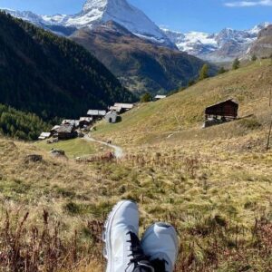 Chloé Dufour-Lapointe Instagram - 🤝 We are beyond excited to announce our new partnership with @on_running ! ☁️ On has been part of every aspects of our lifestyle for the past years! From the mountain to the gym, and from a plane to another, we just love the comfort, and the boldness/style of all the models! 😍 It is a real honor to become the new Canadian ambassadors! 👟🇨🇦 #ad
.
Nous sommes vraiment heureuses d'annoncer notre tout nouveau partenariat avec On Running! Ces produits font partie de notre quotidien depuis déjà quelques années! Que ce soit à la montagne, au gym ou encore d'un avion à un autre lors de nos voyages, on adore le confort des chaussures, mais surtout les couleurs et styles audacieux de tous les modèles! C'est un réel honneur d'être les nouvelles ambassadrices canadiennes!