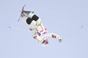 Chloé Dufour-Lapointe Instagram - Vraiment fière de mon week-end à Tremblant et de mes résultats! ✨ J'ai atteint la finale à deux reprises, en plus de faire mon premier Top 8 cette saison! C'est toujours un plaisir de skier ce beau parcours et de braver le froid du Québec! ❄️ Merci pour tous vos mots d'encouragement cette semaine. C'est maintenant le temps de partir pour Deer Valley. ✈Il reste encore deux dernières courses avant la fin des sélections olympiques et je vais continuer cette belle progression et tout donner jusqu'au bout! 🤍
.
Really proud of my weekend at Tremblant and my results! I reached the final twice, in addition to making my first Top 8 this season! It is always a pleasure to ski this beautiful course and to brave the cold of Quebec! Thank you for all your words of encouragement this week. Now is the time to leave for Deer Valley. There are still two last races before the end of the Olympic selections and I will continue this great progression and give everything to the end!
.
📸: @bernardbrault 
🤝: @rossignolracing @oakleyskiing @rbc @canfund @auclairsports @fulltiltboots @girosnow @leki.canada