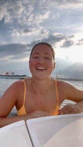 Actress Chloé Dufour-Lapointe HD Instagram Photos and Wallpapers October 2023