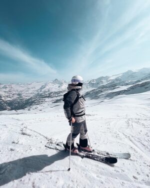 Chloé Dufour-Lapointe Instagram - Je suis si heureuse et reconnaissante d’avoir eu la chance de passer quelques jours au Club Med La Rosiere après cette fin de saison de la Coupe du monde! 💗@clubmedalpes
.
Après les compétitions, je n’ai jamais vraiment eu le temps, ni pris l’habitude de rester quelques jours pour skier par pur plaisir... Cette fois-ci, je me suis dit que je ferai les choses différemment et je suis vraiment heureuse d’avoir pris cette décision. Mon séjour fut marqué par le magnifique domaine skiable et par des moments de détente dans une atmosphère genial!✨
.
Je rentre à la maison le corps reposé et la tête pleine de magnifiques souvenirs!
.
I am so happy and grateful to have had the chance to spend a few days at Club Med La Rosiere after this end of the World Cup season! #clubmed 💗
.
Over the past years, I never really had the time, nor got into the habit of staying a few days to ski for pure pleasure after the season... This time, I told myself that I would do things differently and I am really happy to have made this decision. My stay was marked by the magnificent ski area and by moments of relaxation in a great atmosphere! ✨
.
I am now heading back home with a rested body and a head full of wonderful memories!