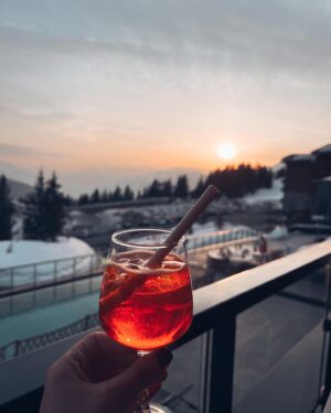 Chloé Dufour-Lapointe Instagram - Je suis si heureuse et reconnaissante d’avoir eu la chance de passer quelques jours au Club Med La Rosiere après cette fin de saison de la Coupe du monde! 💗@clubmedalpes
.
Après les compétitions, je n’ai jamais vraiment eu le temps, ni pris l’habitude de rester quelques jours pour skier par pur plaisir... Cette fois-ci, je me suis dit que je ferai les choses différemment et je suis vraiment heureuse d’avoir pris cette décision. Mon séjour fut marqué par le magnifique domaine skiable et par des moments de détente dans une atmosphère genial!✨
.
Je rentre à la maison le corps reposé et la tête pleine de magnifiques souvenirs!
.
I am so happy and grateful to have had the chance to spend a few days at Club Med La Rosiere after this end of the World Cup season! #clubmed 💗
.
Over the past years, I never really had the time, nor got into the habit of staying a few days to ski for pure pleasure after the season... This time, I told myself that I would do things differently and I am really happy to have made this decision. My stay was marked by the magnificent ski area and by moments of relaxation in a great atmosphere! ✨
.
I am now heading back home with a rested body and a head full of wonderful memories!