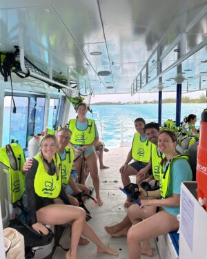 Chloé Dufour-Lapointe Instagram - ☀️Recap d’un voyage en famille plus que parfait au @clubmed ! 💙🏝️🤿⛵️🌊🐚

#clubmed #clubmedcolombus