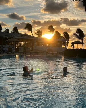 Chloé Dufour-Lapointe Instagram - ☀️Recap d’un voyage en famille plus que parfait au @clubmed ! 💙🏝️🤿⛵️🌊🐚

#clubmed #clubmedcolombus