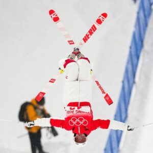 Chloé Dufour-Lapointe Instagram - 🤍 La saison de compétition qui vient de passer a été vécue en sachant pertinemment que je faisais mon dernier tour de piste. J’ai décidé de vivre pleinement mes derniers moments en appréciant au maximum chaque instant, tant à l'entraînement qu'en compétition sur le Circuit de la Coupe du monde.
.
L’amour de mon sport est toujours bien présent et ce n’est pas sans peine, mais avec un sentiment d’accomplissement et de sérénité, que je vous annonce qu’il est maintenant temps pour moi d'accrocher mes skis de compétition.
.
Ma carrière fut parsemée de hauts, de bas, de succès, de défis, de pleurs et de joie. Toutes ces expériences inestimables et ces moment marquants ont forgé la femme que je suis aujourd’hui.
.
Cet été, j’ai pris le temps de mettre en mots l'essentiel de ma carrière et de tous les rêves que j’ai portés. Ce récit, je vous le livre avec tout mon cœur dans une lettre ouverte que j’ai écrite pour célébrer ma carrière de skieuse.
.
Je vous invite à aller lire la version intégrale de ma lettre et à regarder la vidéo qui l’accompagne (lien dans la bio).
.
Je suis née rêveuse et rêveuse, je rêverai… ✨
.
.
.
I have been through the last competition season knowing that I was doing my last dance. I decided to live my last moments to the fullest by appreciating every moment, both in training and in competition on the World Cup circuit.
.
The love for my sport is still very present and it is not without difficulty, but with a feeling of accomplishment and serenity, that I announce to you that it is now time for me to hang up my competition skis.
.
My career has been full of ups, downs, successes, challenges, tears and joy. All of these invaluable experiences and defining moments have shaped the woman I am today.
.
This summer, I took the time to put into words the essence of my career and all the dreams I have carried. This story, I tell you with all my heart in an open letter that I wrote to celebrate my career as a skier.
.
I invite you to read the full version of this message and watch the accompanying video (link in bio).
.
I was born a dreamer and a dreamer, I will dream...