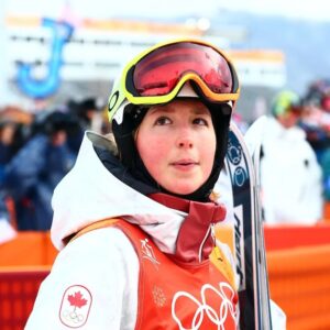 Chloé Dufour-Lapointe Instagram - 🤍 La saison de compétition qui vient de passer a été vécue en sachant pertinemment que je faisais mon dernier tour de piste. J’ai décidé de vivre pleinement mes derniers moments en appréciant au maximum chaque instant, tant à l'entraînement qu'en compétition sur le Circuit de la Coupe du monde.
.
L’amour de mon sport est toujours bien présent et ce n’est pas sans peine, mais avec un sentiment d’accomplissement et de sérénité, que je vous annonce qu’il est maintenant temps pour moi d'accrocher mes skis de compétition.
.
Ma carrière fut parsemée de hauts, de bas, de succès, de défis, de pleurs et de joie. Toutes ces expériences inestimables et ces moment marquants ont forgé la femme que je suis aujourd’hui.
.
Cet été, j’ai pris le temps de mettre en mots l'essentiel de ma carrière et de tous les rêves que j’ai portés. Ce récit, je vous le livre avec tout mon cœur dans une lettre ouverte que j’ai écrite pour célébrer ma carrière de skieuse.
.
Je vous invite à aller lire la version intégrale de ma lettre et à regarder la vidéo qui l’accompagne (lien dans la bio).
.
Je suis née rêveuse et rêveuse, je rêverai… ✨
.
.
.
I have been through the last competition season knowing that I was doing my last dance. I decided to live my last moments to the fullest by appreciating every moment, both in training and in competition on the World Cup circuit.
.
The love for my sport is still very present and it is not without difficulty, but with a feeling of accomplishment and serenity, that I announce to you that it is now time for me to hang up my competition skis.
.
My career has been full of ups, downs, successes, challenges, tears and joy. All of these invaluable experiences and defining moments have shaped the woman I am today.
.
This summer, I took the time to put into words the essence of my career and all the dreams I have carried. This story, I tell you with all my heart in an open letter that I wrote to celebrate my career as a skier.
.
I invite you to read the full version of this message and watch the accompanying video (link in bio).
.
I was born a dreamer and a dreamer, I will dream...